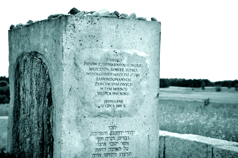 Mogiła-pomnik, na cmentarzu żydowskim, Jedwabne. Fot. Fotonews. Źródło: Wikimedia Commons